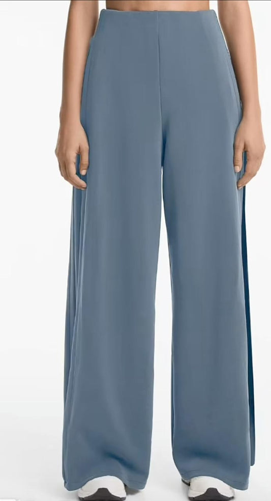 Pantalon large uni avec ceinture