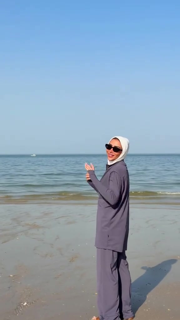 Titre : Burkini Performance & Style – Gris Anthracite